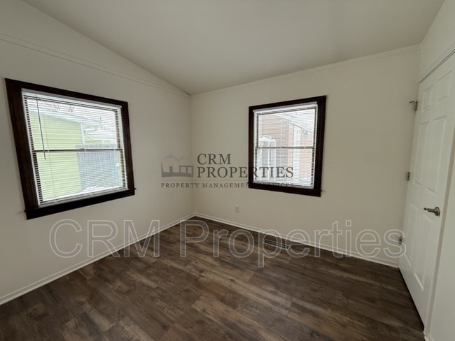 Building Photo - 1004 E Cornell Rd