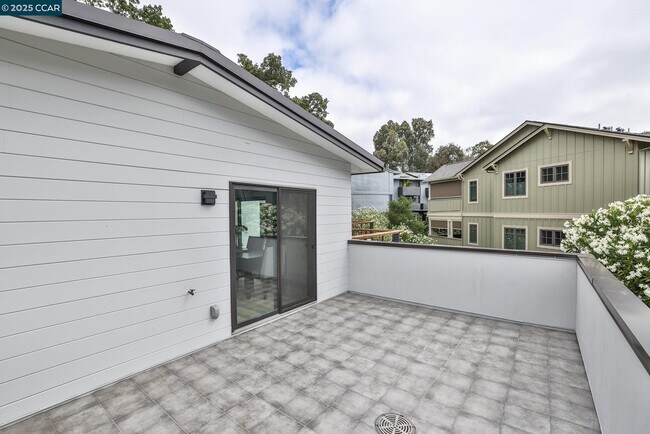 Building Photo - 946 Risa Rd