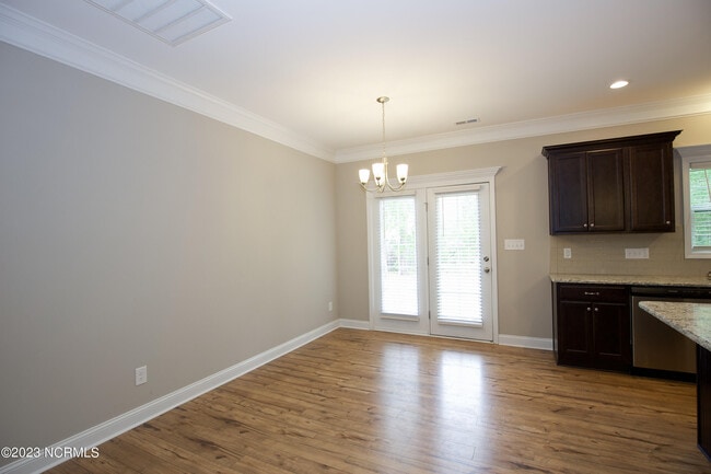 Building Photo - 721 Thrush Dr