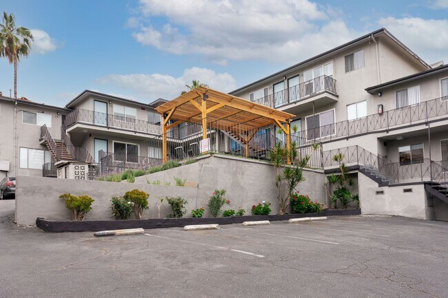 Building Photo - 376 N Ave 57