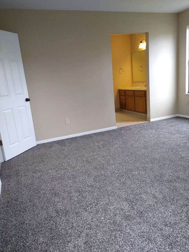 Building Photo - Available Now! Lakewood 2 Bed 2 Bath Duplex w/ Garage and Large Fenced Yard