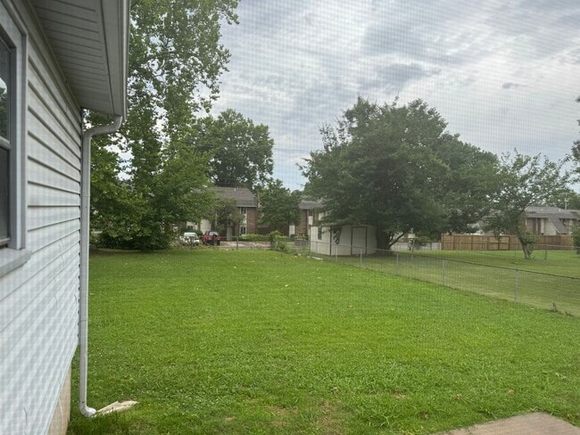 Building Photo - Charming 3 bedroom,  2 Bathroom in the cen...