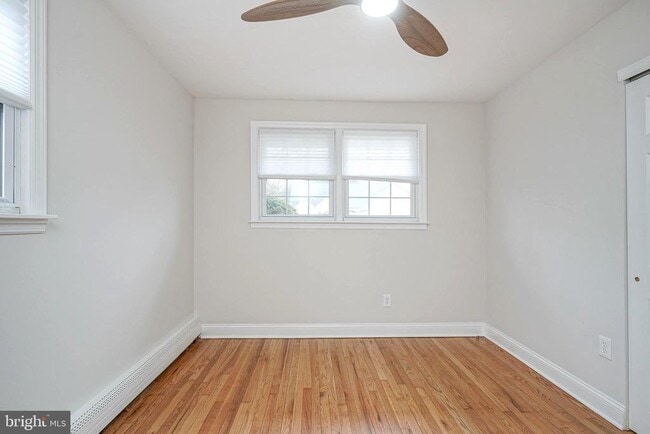 Building Photo - 10 Garfield Ave