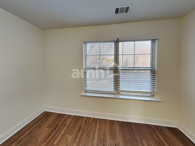 Building Photo - 2615 Beal St