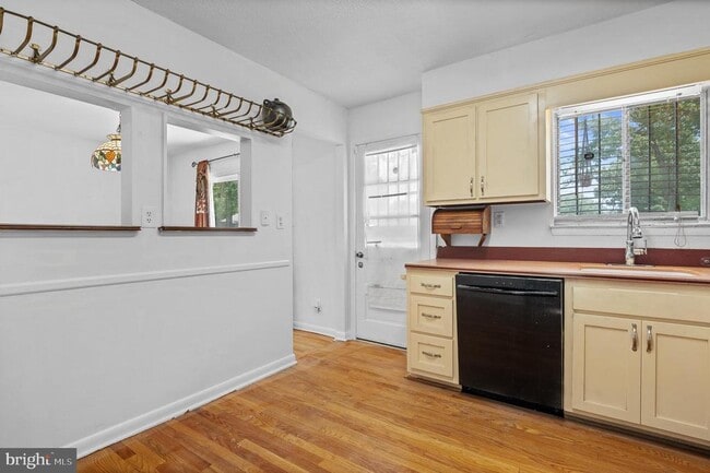 Building Photo - 6311 Barrs Ln
