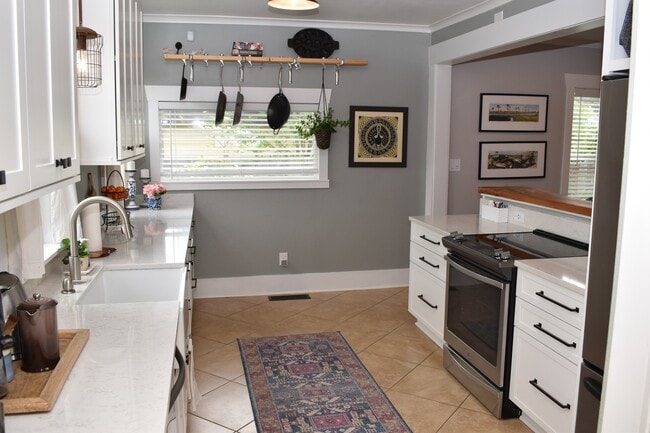 Building Photo - Coming soon - Charming North End Craftsman Near Proctor District!