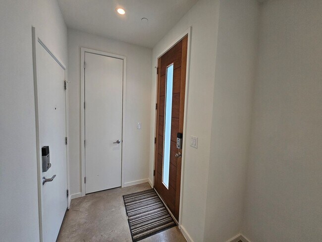 Building Photo - Minutes from Downtown, Uptown, Henderson, ...
