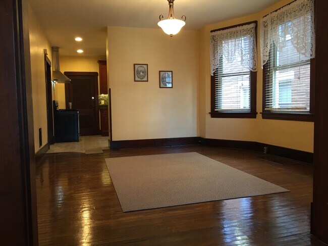 Building Photo - 308 5th Ave