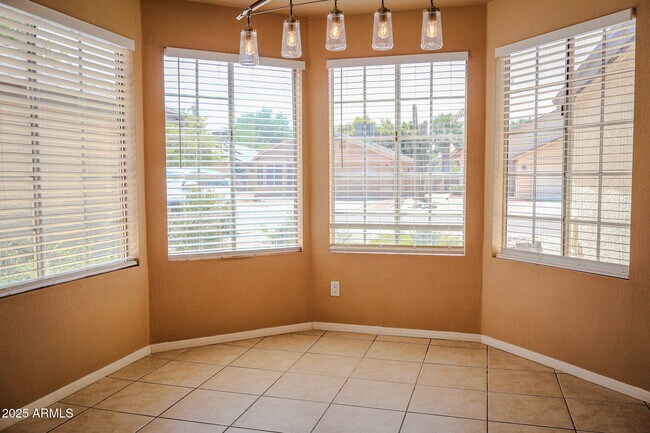 Building Photo - 3052 E Siesta Ln