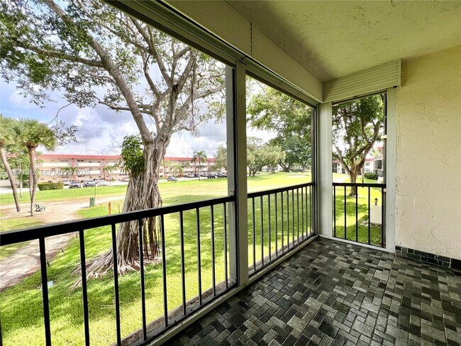 Building Photo - 671 S Hollybrook Dr