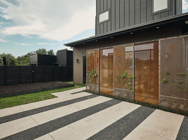 Building Photo - 412 Kemp St