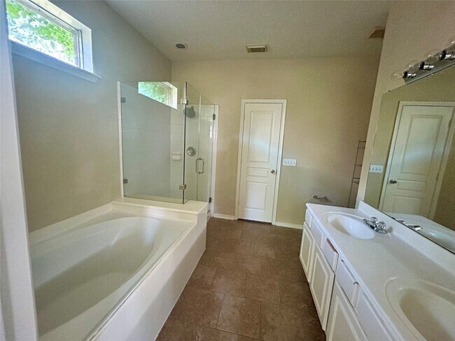 Building Photo - 23 Tivoli Garden Ct