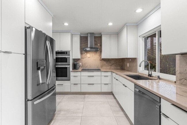 Building Photo - 847 Foresteria Ave
