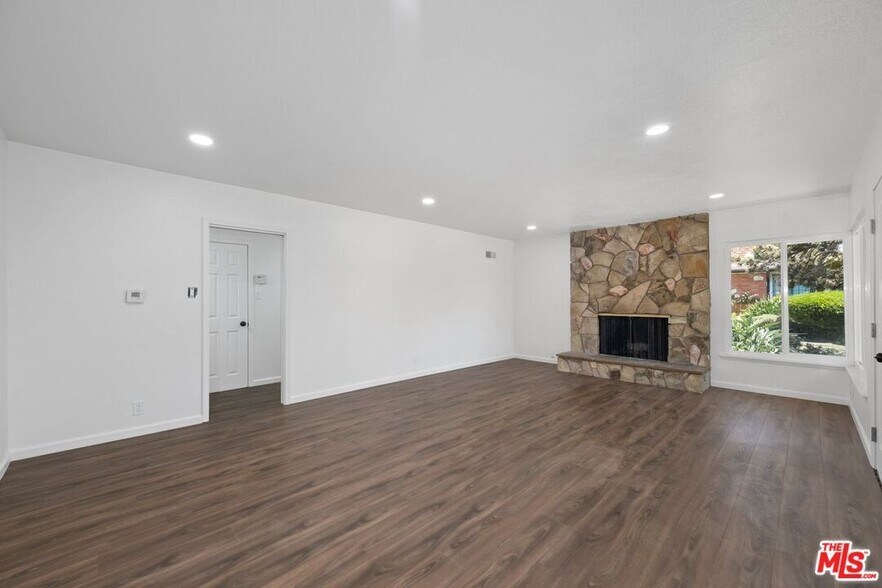Building Photo - 5417 W Slauson Ave