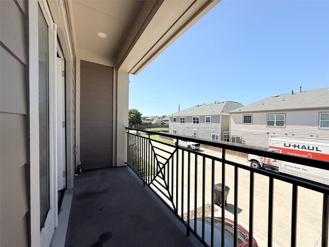 Building Photo - 16575 Oasis Glade Dr