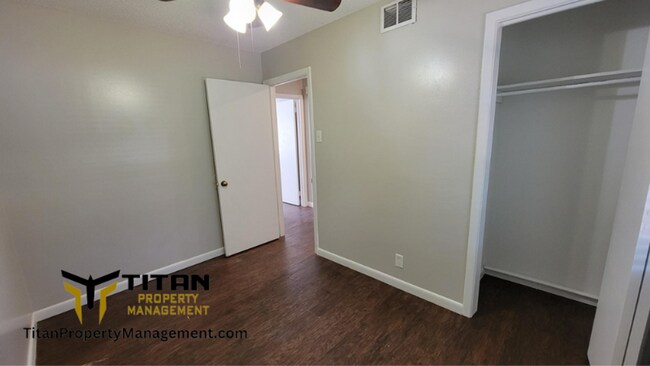 Building Photo - 2bed/1bath Townhouse