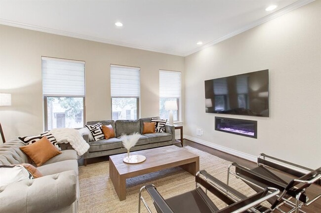 Building Photo - 224 Adams St