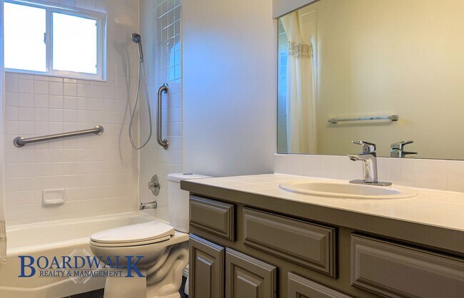 Building Photo - Modern Living Meets Mountain Lifestyle in Sandy