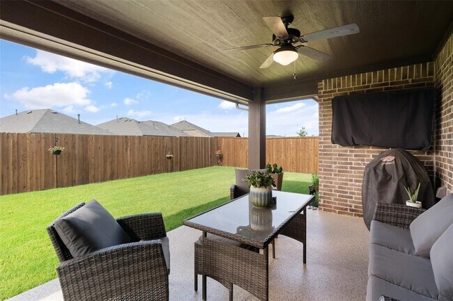 Building Photo - 1324 Thrasher Dr