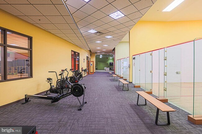 Building Photo - 675 S President St