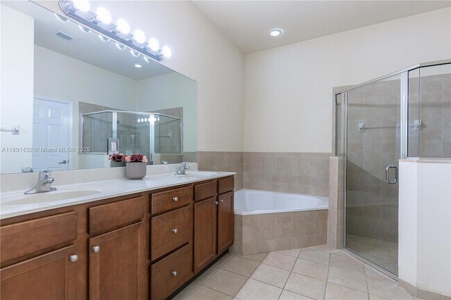 Building Photo - 9036 SW 170th Pl