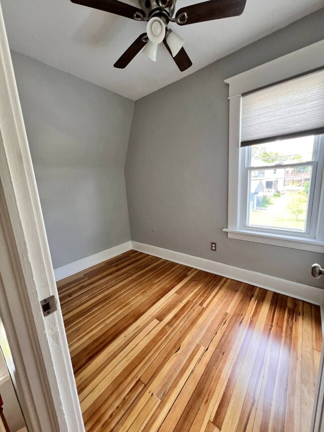Building Photo - 109 2nd St