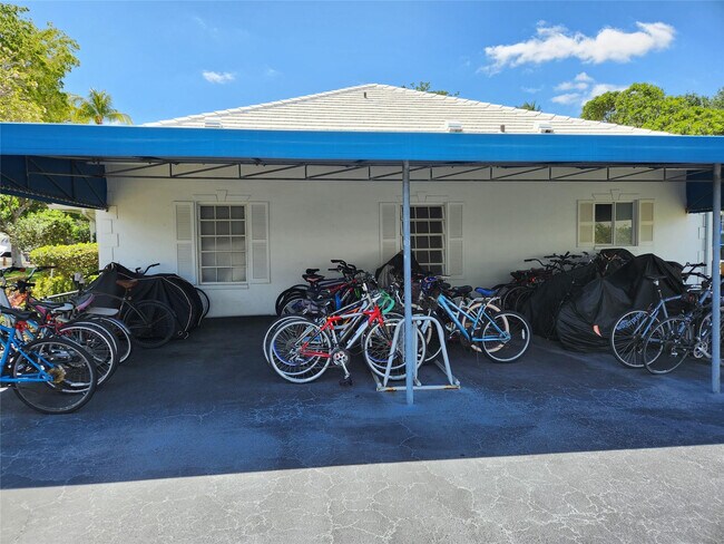 Building Photo - 6437 Bay Club Dr