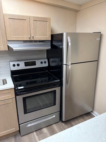 Building Photo - 5832 Phillips Ave