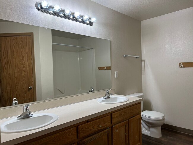 Building Photo - 3Bd/1.5Ba Two Story House - Available Soon!
