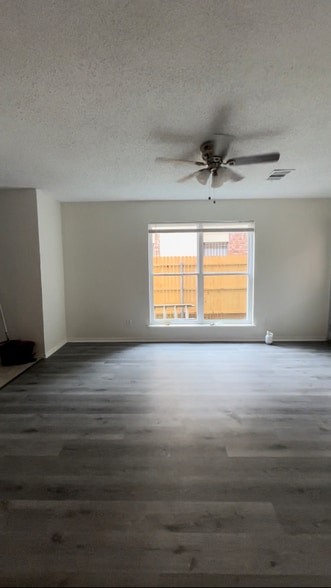 Building Photo - 2607 Isbella Dr