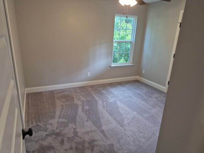 Building Photo - 2277 Pund Ave