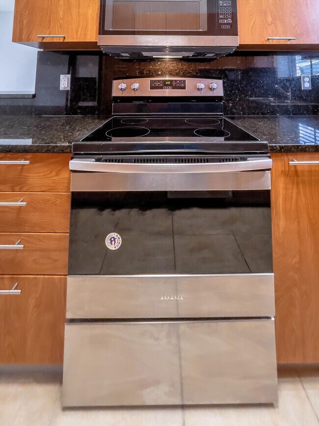 Building Photo - 2343 Vintage Dr