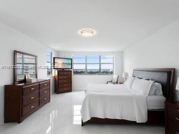 Building Photo - 5825 Collins Ave