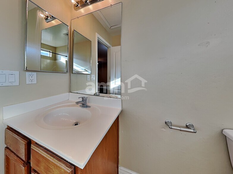 Building Photo - 10045 E Calypso Cir