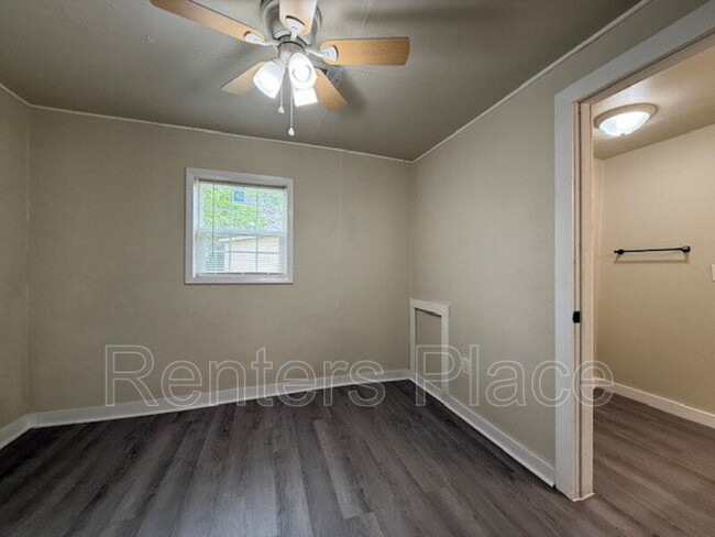 Building Photo - 414 N Oseuma Ave