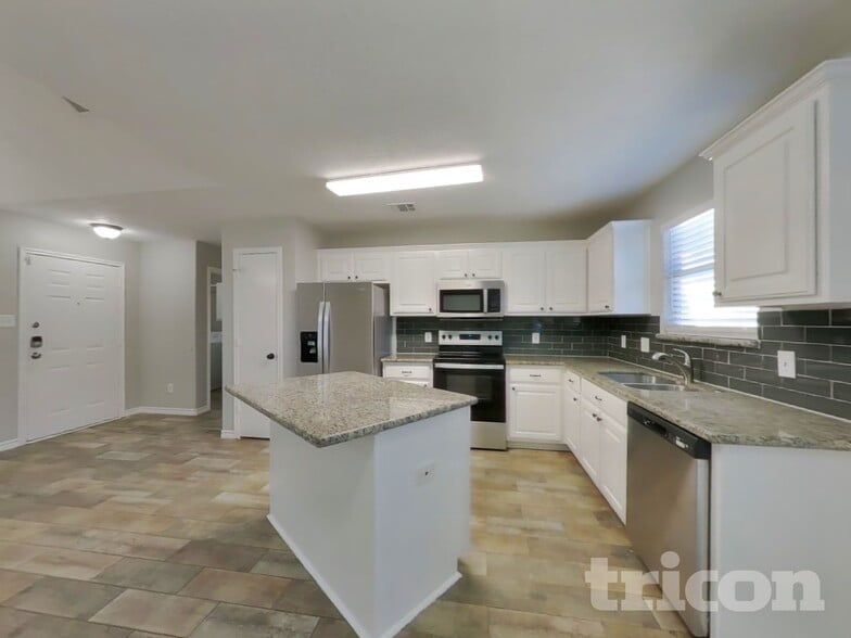 Building Photo - 16229 Summerset Estates Blvd