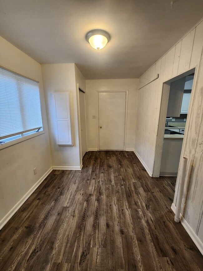 Building Photo - 612 S 8th St