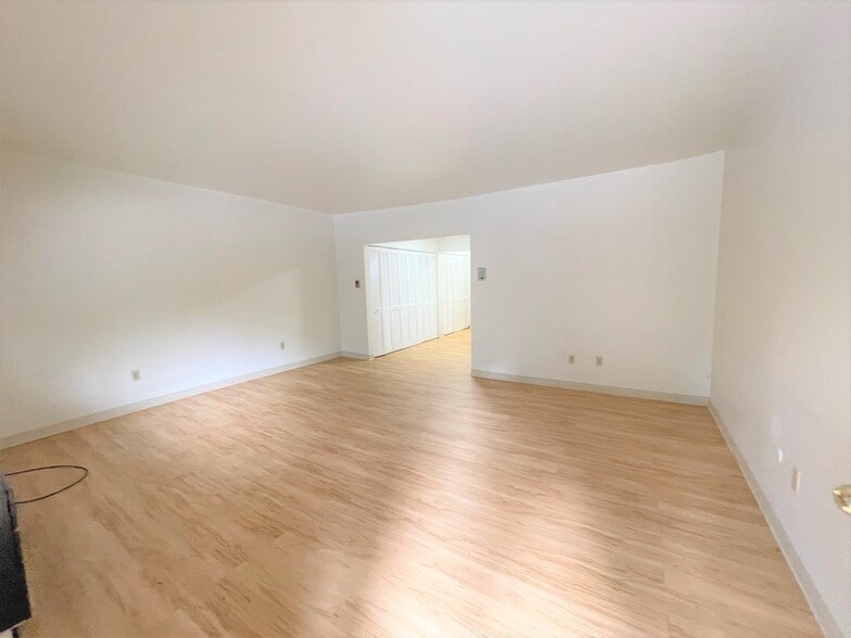 Building Photo - 6350 Forward Ave