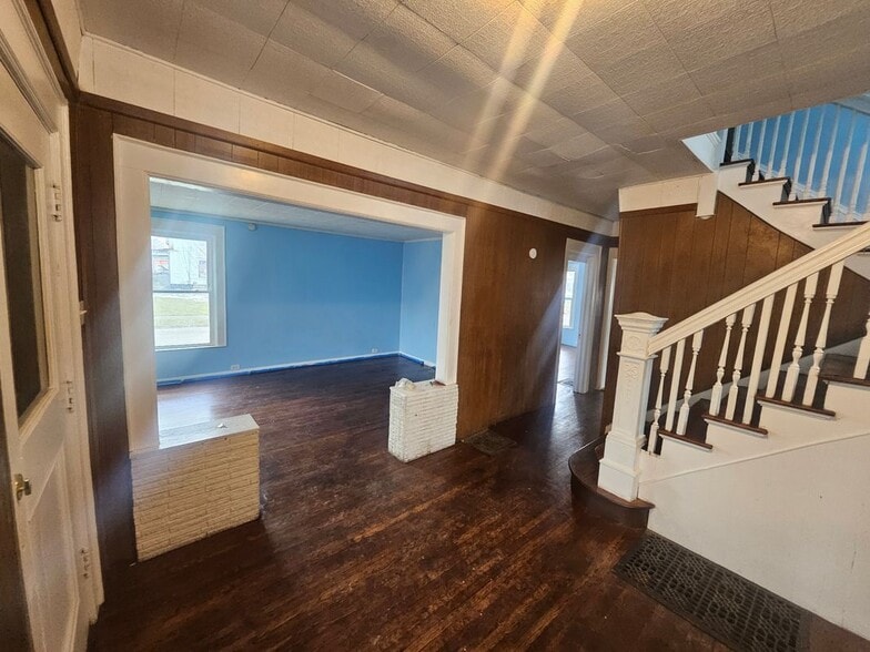 Building Photo - 1330 Midland Ave