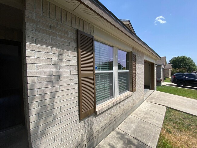 Building Photo - 9647 Kennebec Way