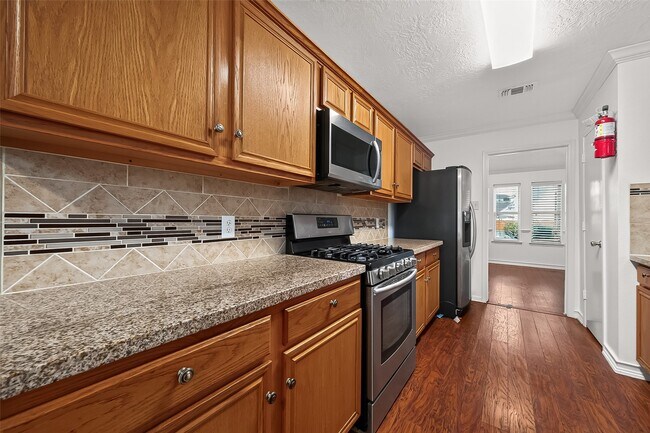 Building Photo - 9323 Eaglewood Shadows Ct