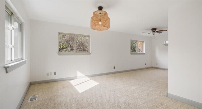 Building Photo - 13918 Hummingbird Ln