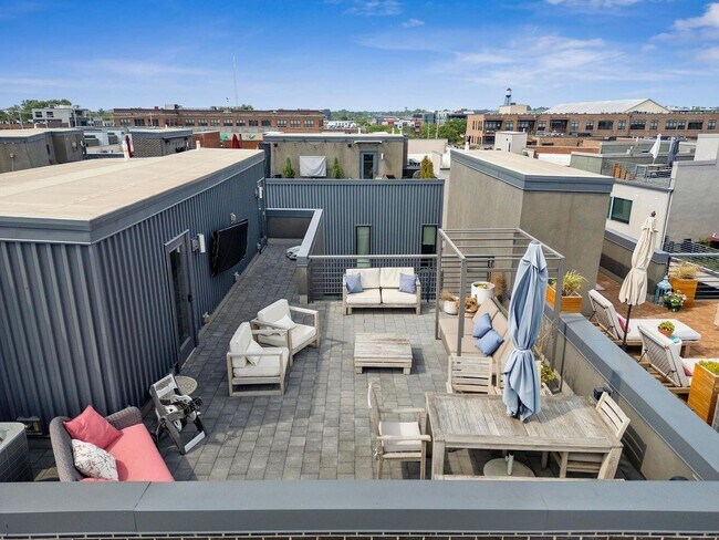 Building Photo - 236 Neruda Ave