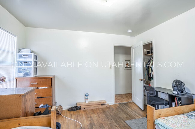 Building Photo - 545 E 400 N