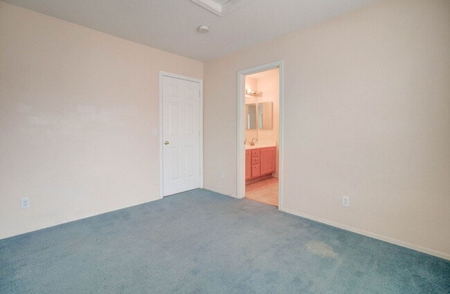 Building Photo - 1350 W Pelican Ct