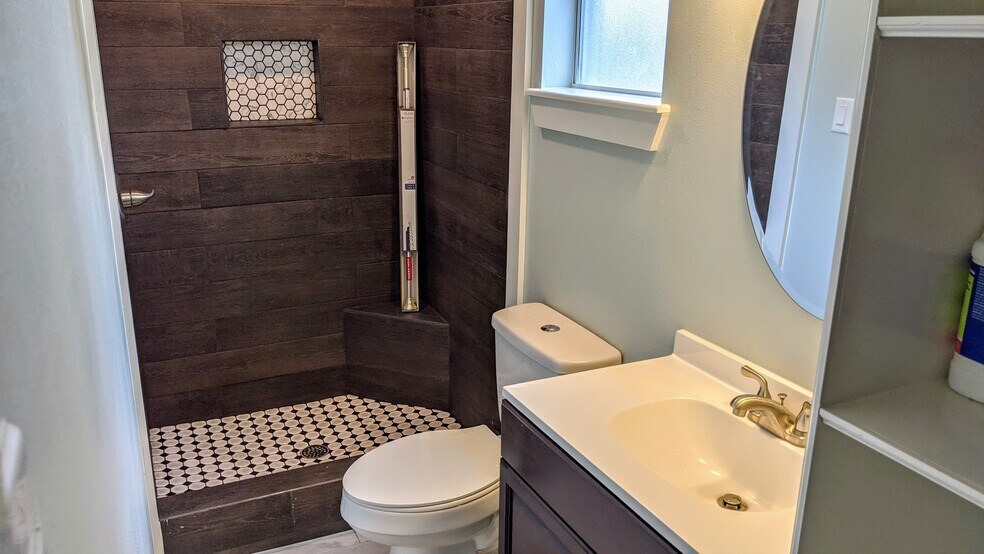 Building Photo - 917 Hendricks Ave