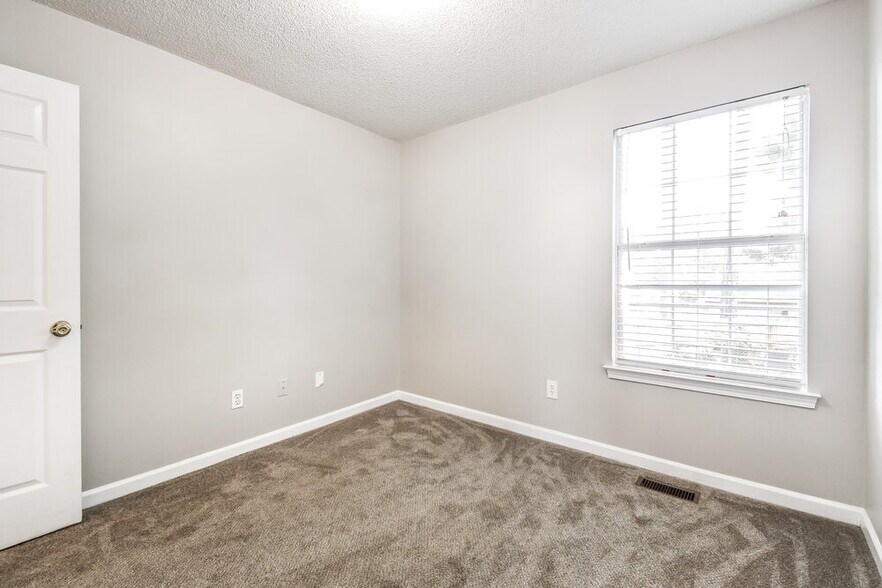 Building Photo - 203 Hickory Ln