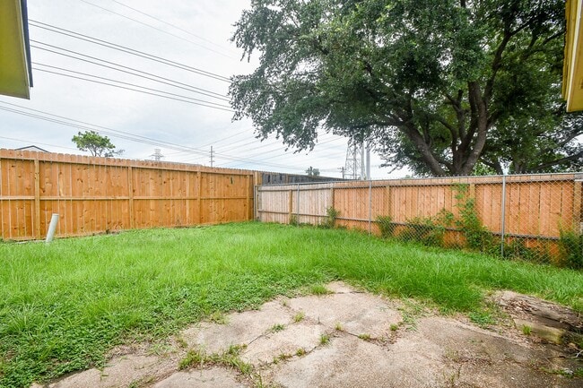 Building Photo - 11706 Spring Grove Dr