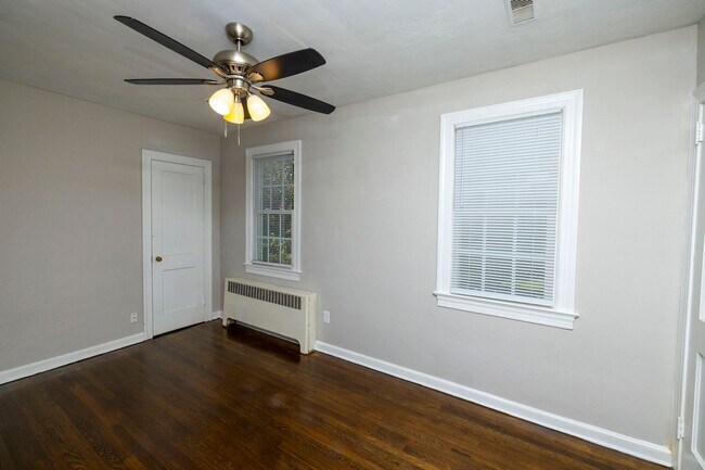 Building Photo - 3 Bedroom in Hampton Available Now!!