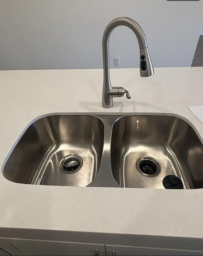 Building Photo - 45 Splendor Run